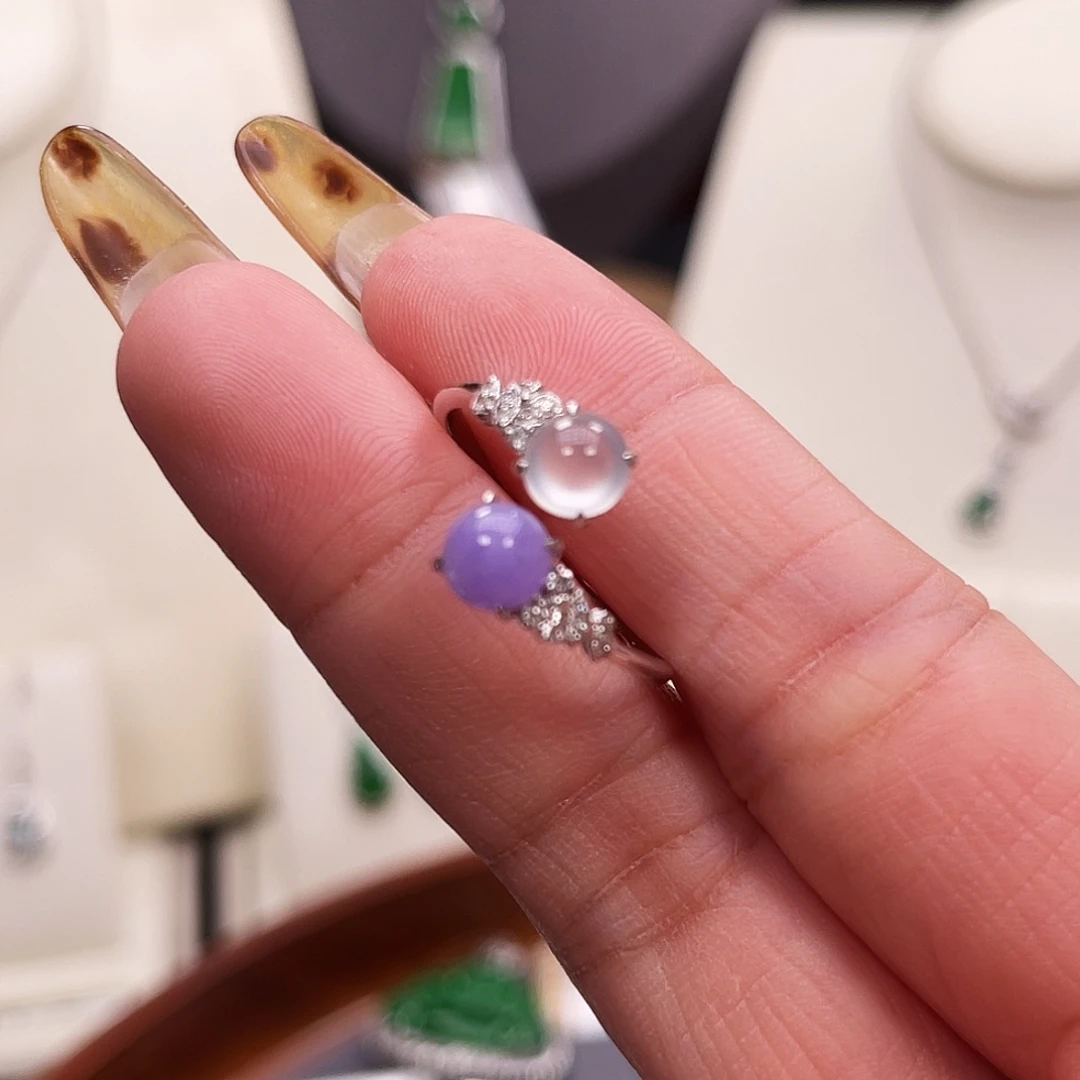 翡翠18K金镶嵌戒指