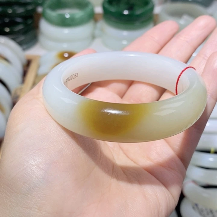 和田玉手镯未镶嵌糖白镯53