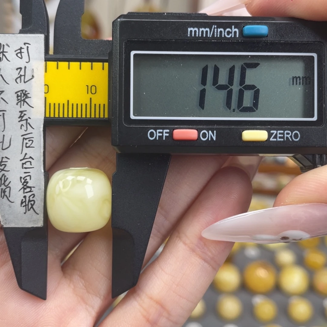 蜜蜡未镶嵌裸石64