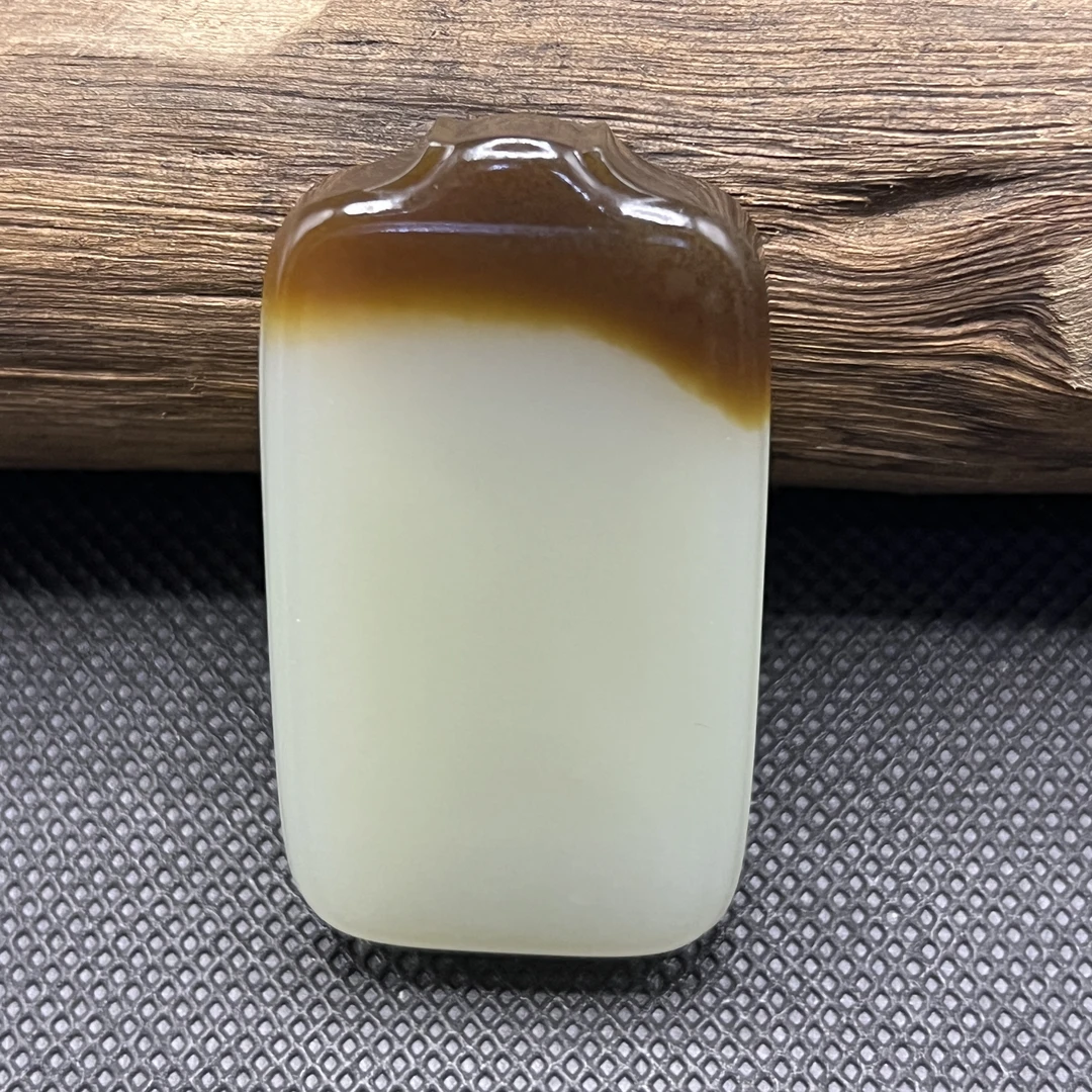 新疆且末料老料天然和田玉俏红糖素面平安牌吊坠俏色一口糖白牌子