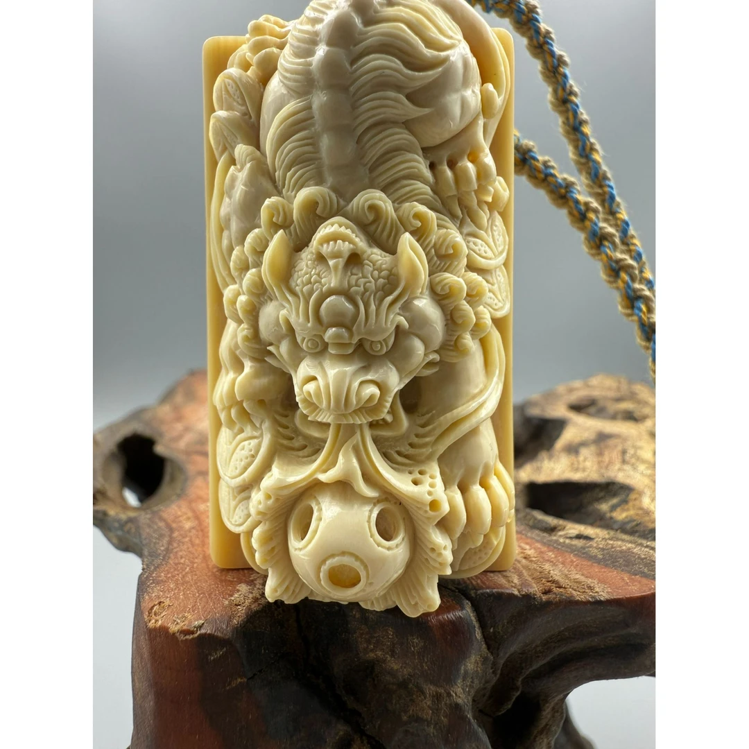 m50798天然猛犸手工立体雕刻貔貅牌子尺寸31*53*20克价17