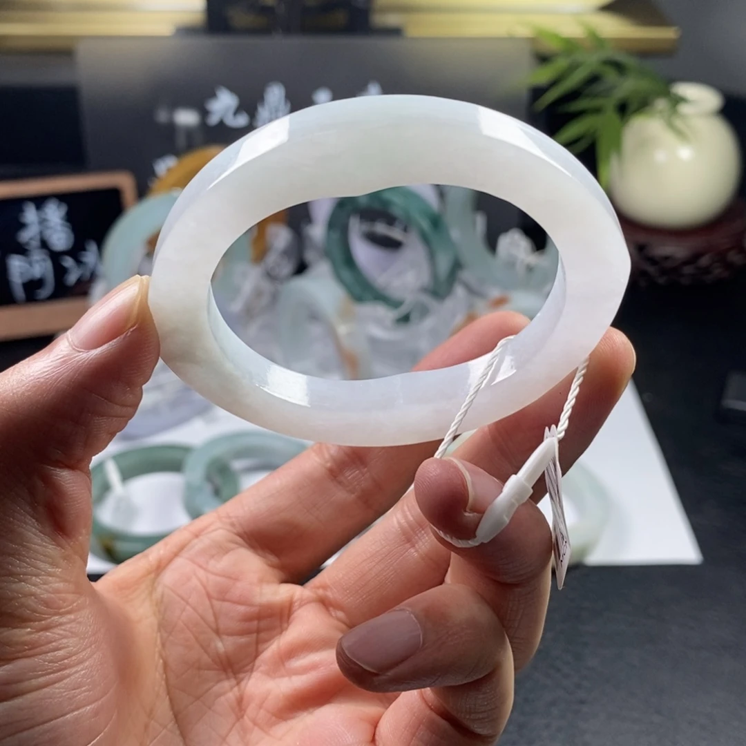 未镶嵌手镯定制翡翠
