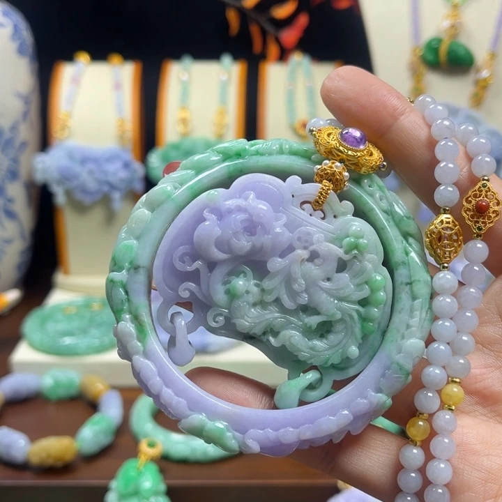 翡翠未镶嵌颈饰春彩套镯