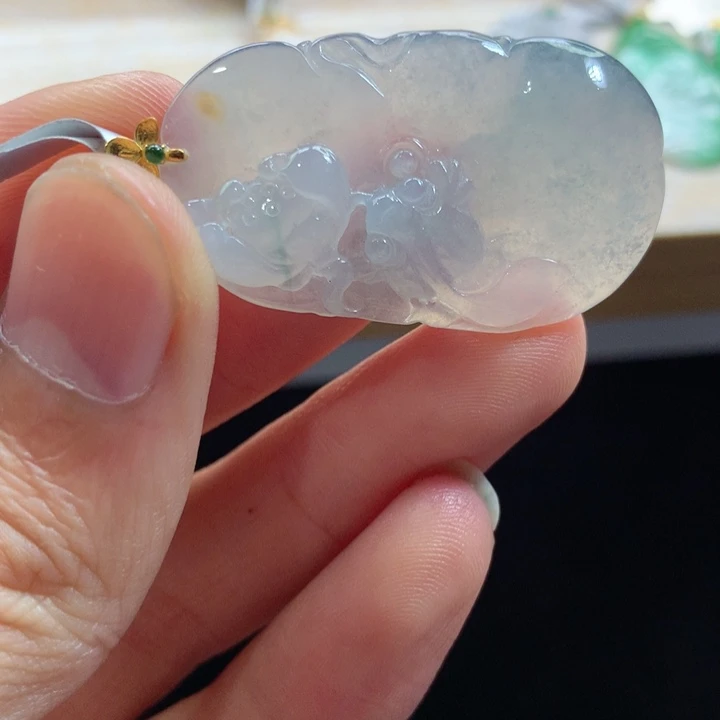 翡翠18K金镶嵌颈饰吊坠