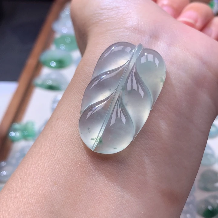 颈饰未镶嵌翡翠高冰飘花大叶子