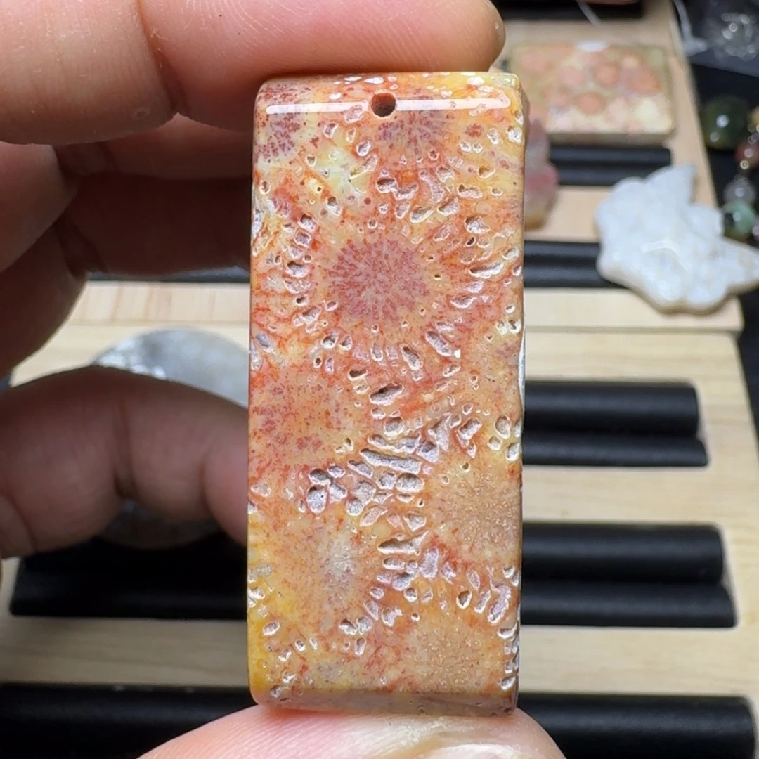 未镶嵌纯天然色有机玉石保真色硅化玉