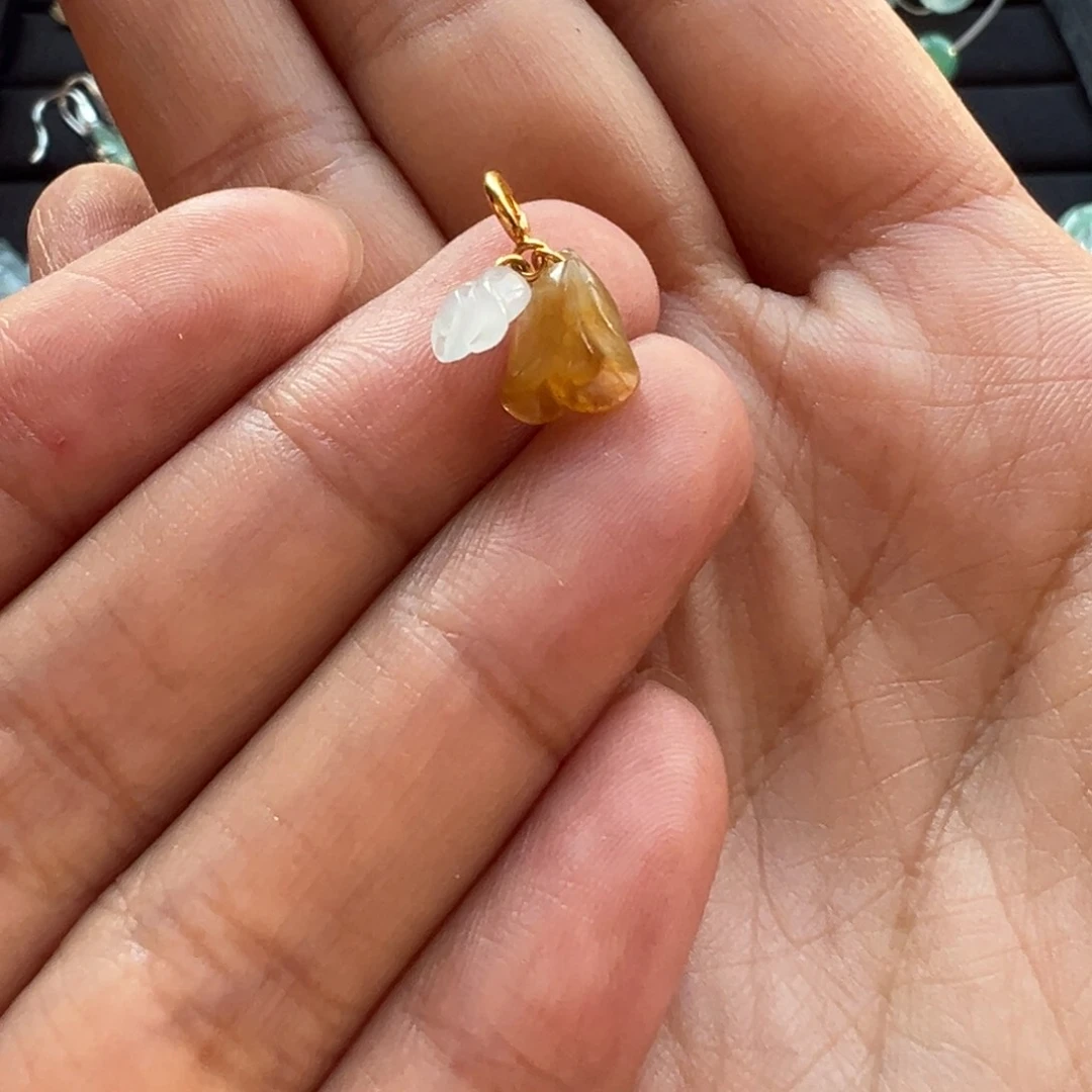 翡翠颈饰18K金镶嵌六*呀翡翠