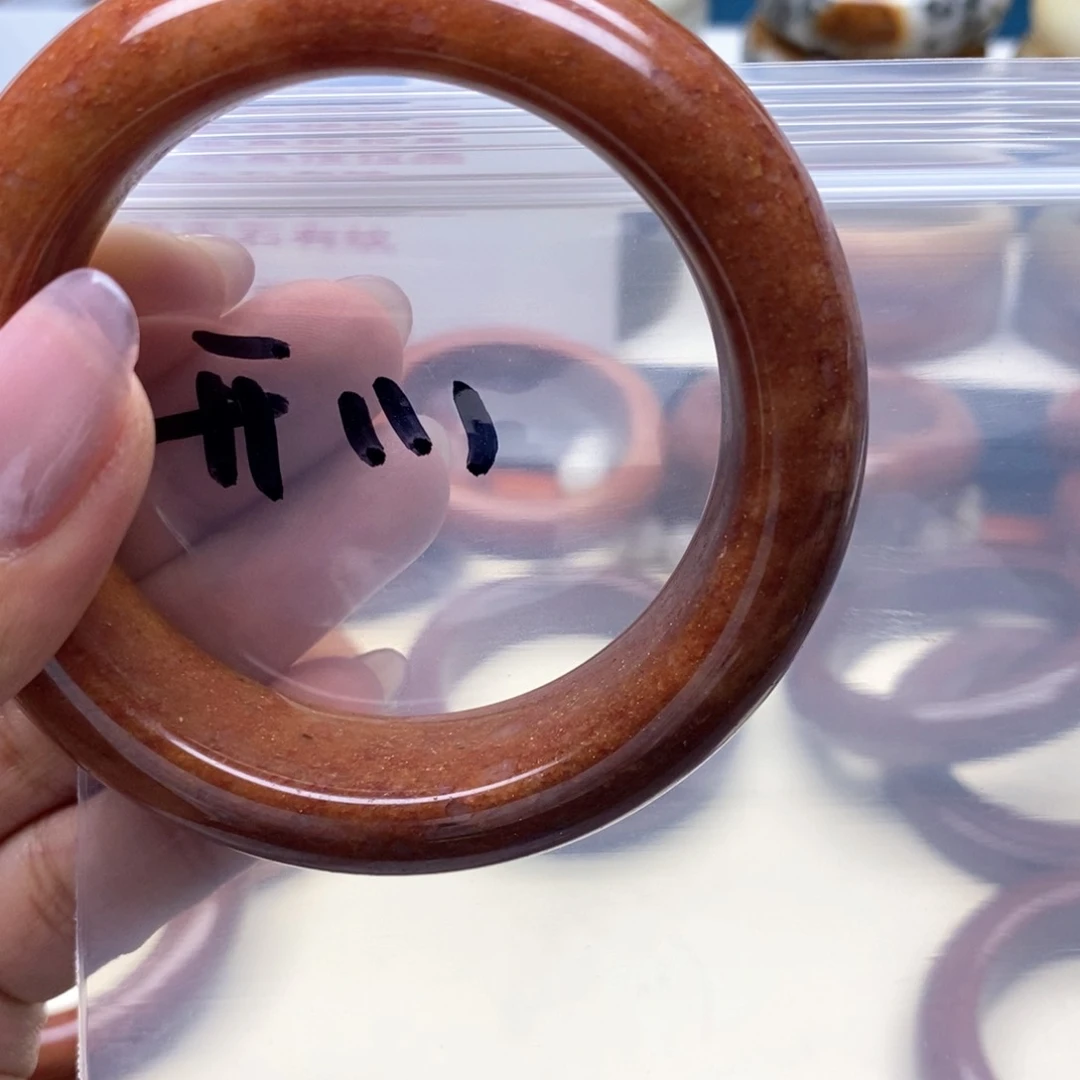 石英质玉手镯未镶嵌开*?