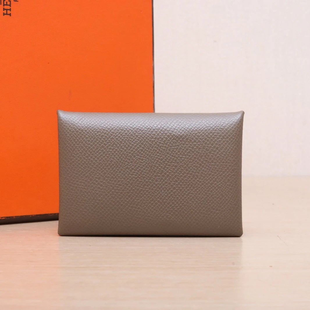 99新 Hermes/爱马仕 【黑黑】Calvi 卡包 18大象灰 D刻 银扣