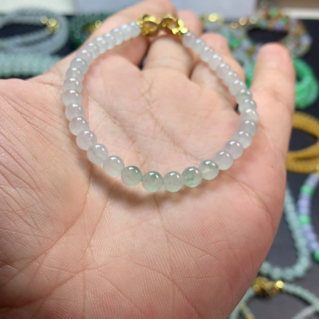 定制翡翠未镶嵌卡5.5冰飘花手串