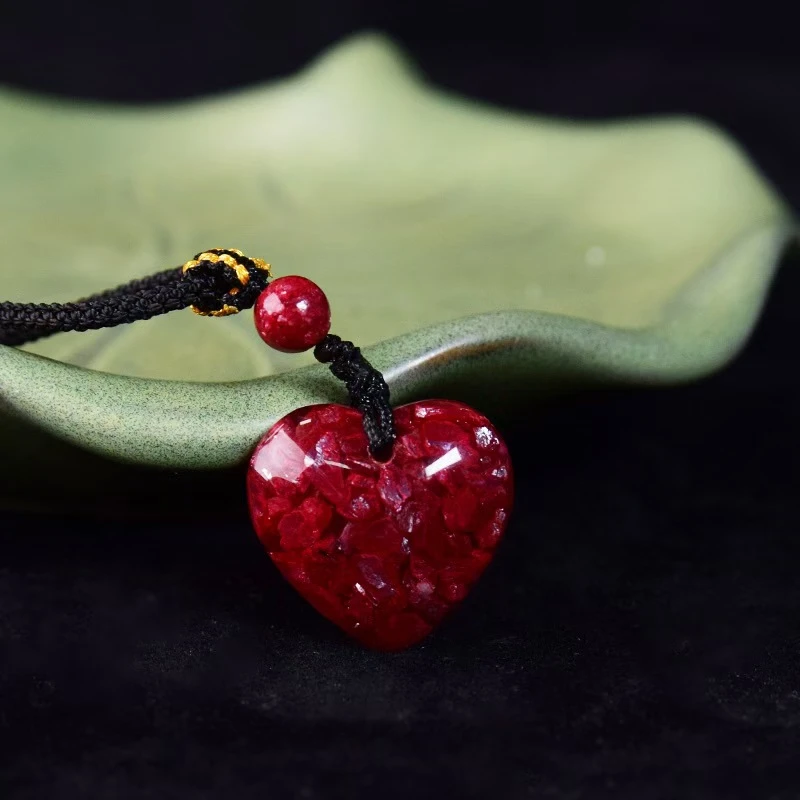 含辰砂工艺品天然特级全透光晶体朱砂 爱心吊坠 （一灯爆透）