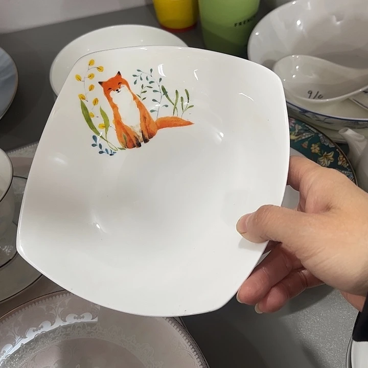 瓷片微瑕骨瓷狐狸盘一个