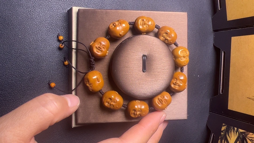 手工橄榄核雕百态