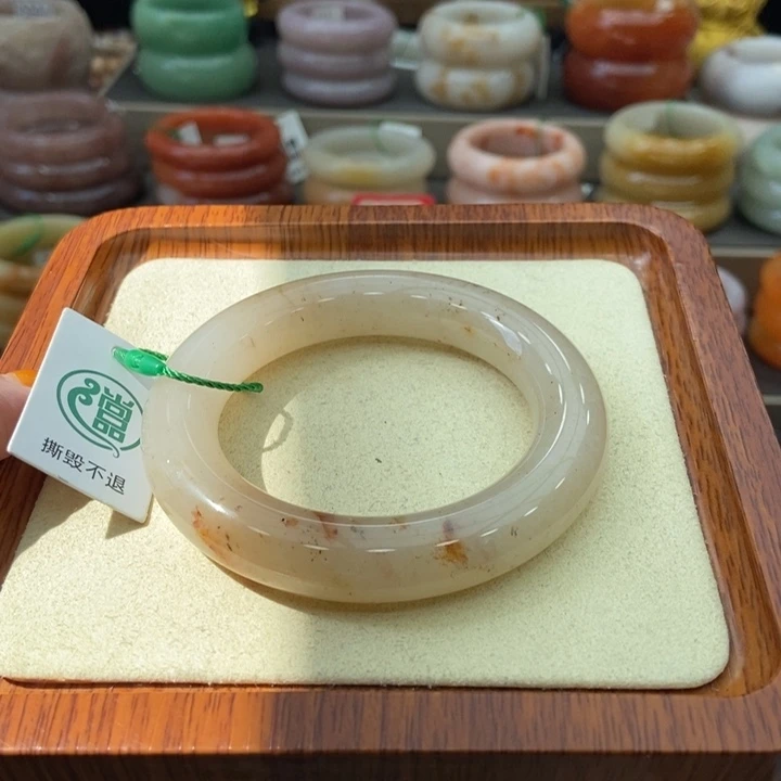未镶嵌手镯石英质玉