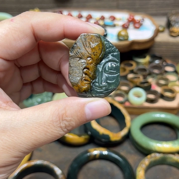 蓝***娃岫岩河磨玉（透闪石质玉）未镶嵌手镯