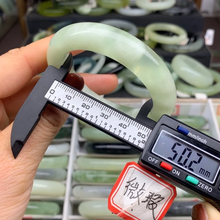 蛇纹石玉未镶嵌手镯556