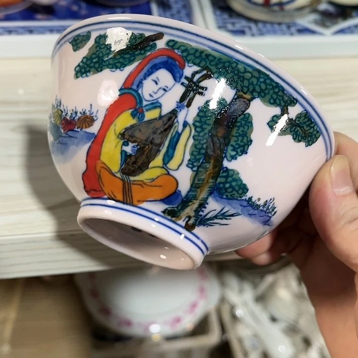 瓷片//////直径12.5厘米。红西西。