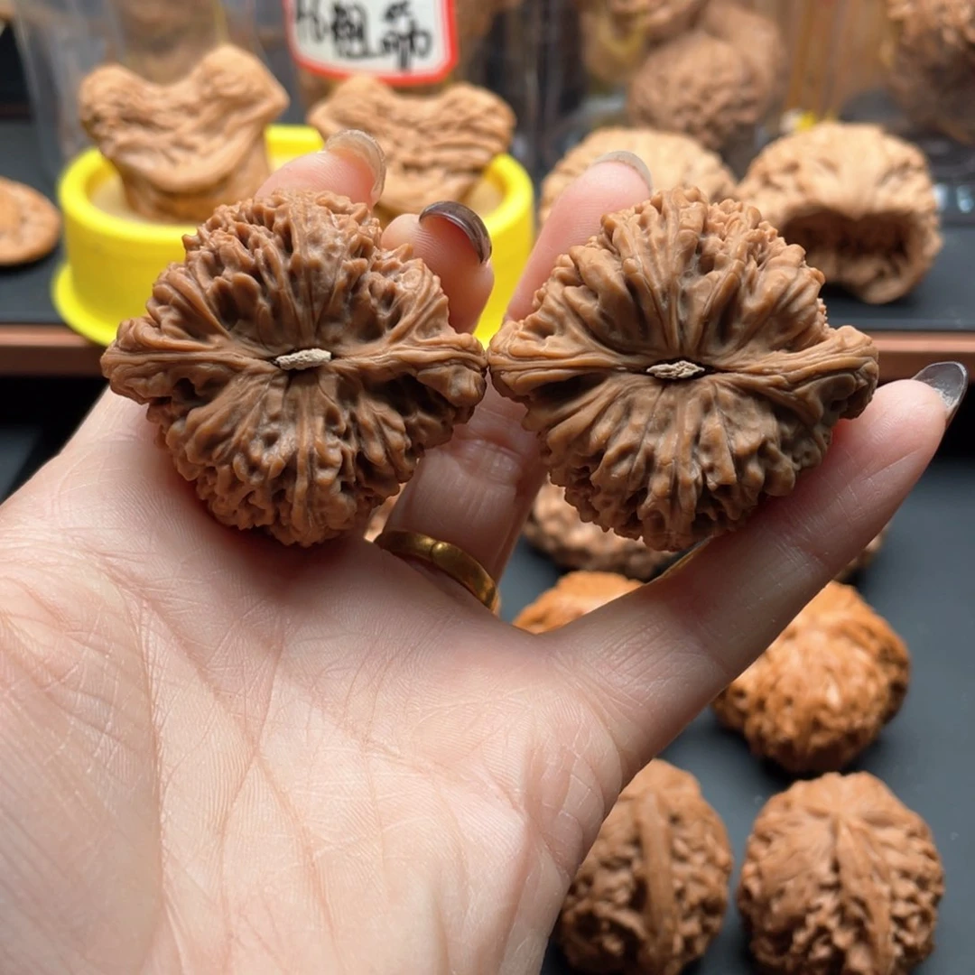 文玩核桃把件小***家南疆石