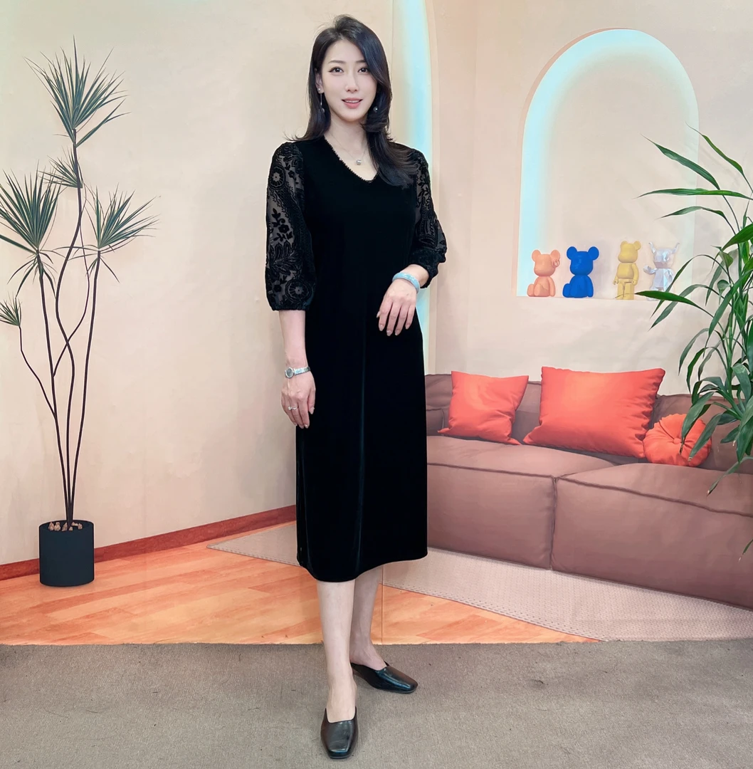 【宝藏衣橱上新】夏秋V领气质时尚百搭女士短袖显瘦蕾丝连衣裙