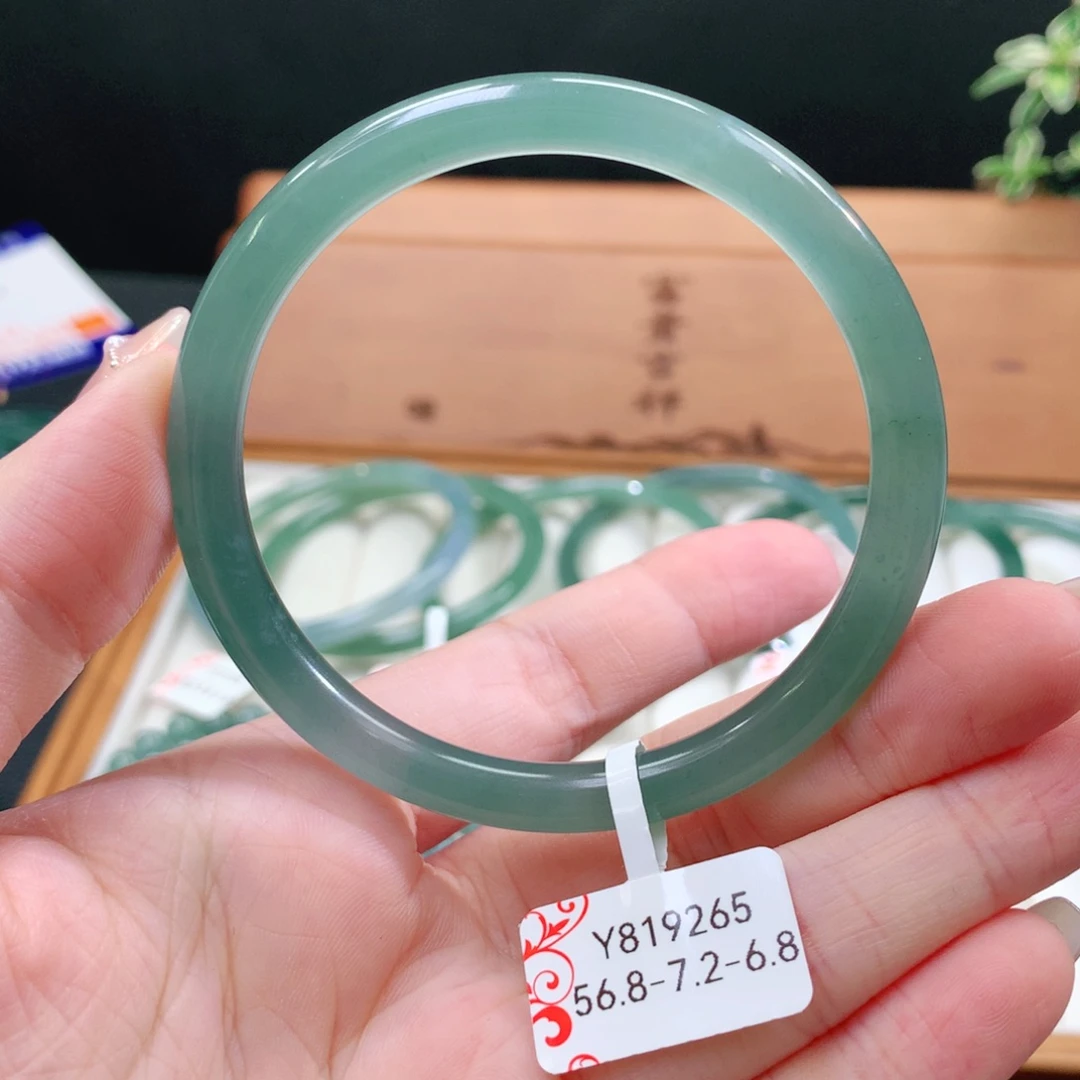 翡翠手镯未镶嵌天然