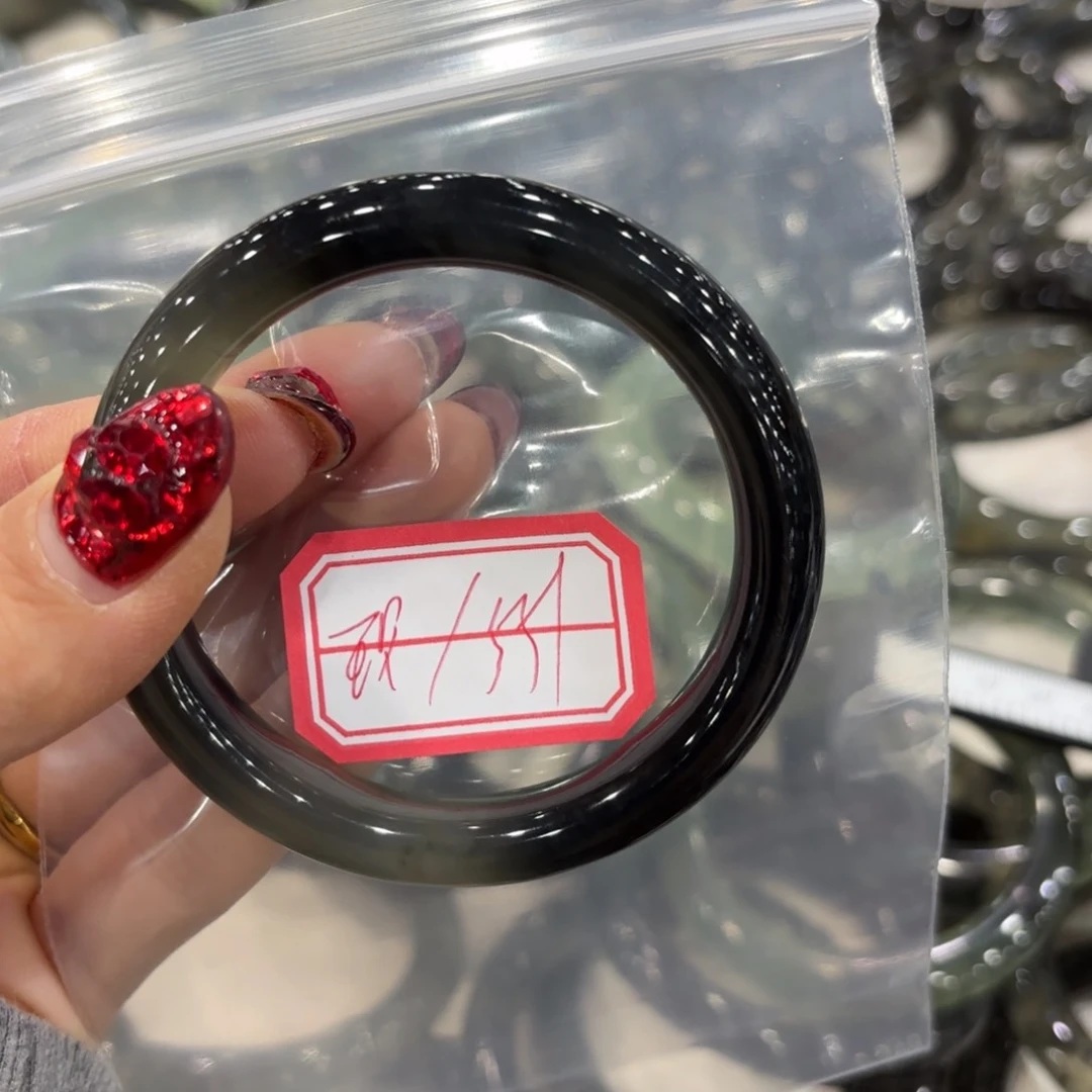 蛇纹石玉手镯未镶嵌昙**现