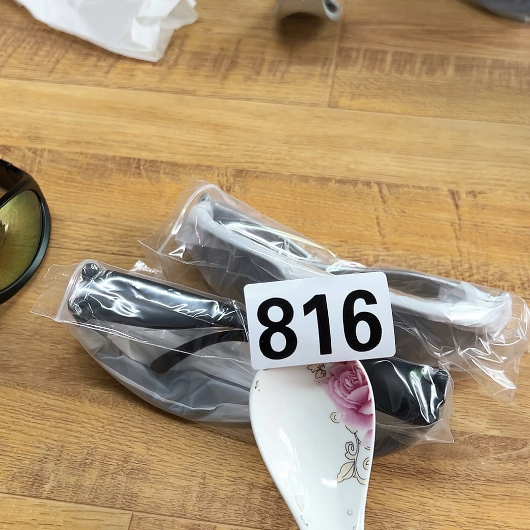 摆件发一盒六个……………………