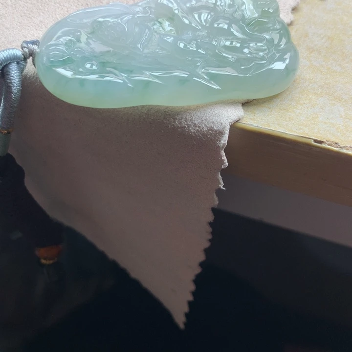 翡翠颈饰未镶嵌吊坠