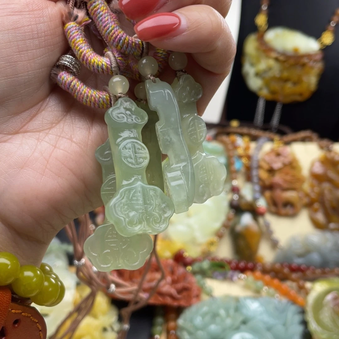 未镶嵌蛇纹石玉颈饰