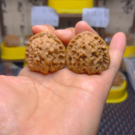 吊坠文玩核桃白狮