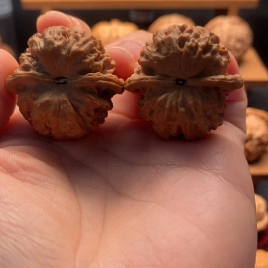 文玩核桃吊坠金锭元宝