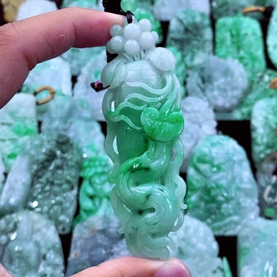 灵***儿吊坠(不含链)未镶嵌翡翠
