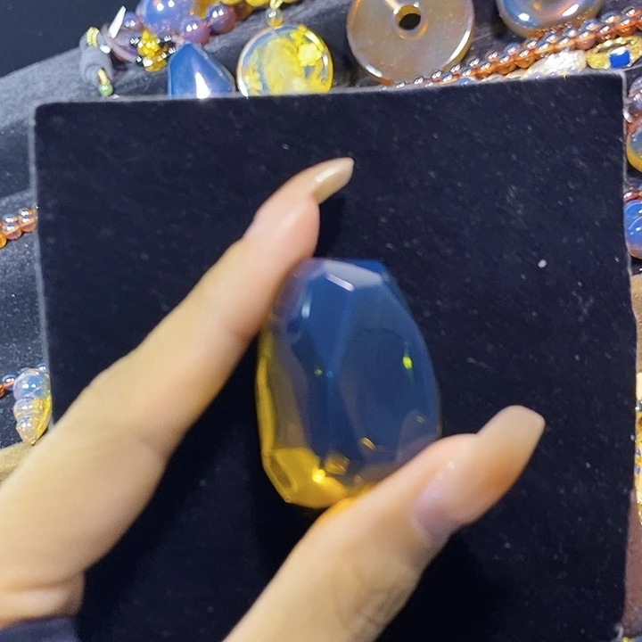 蓝珀未镶嵌珠宝奇石墨西哥蓝珀钻切吊坠