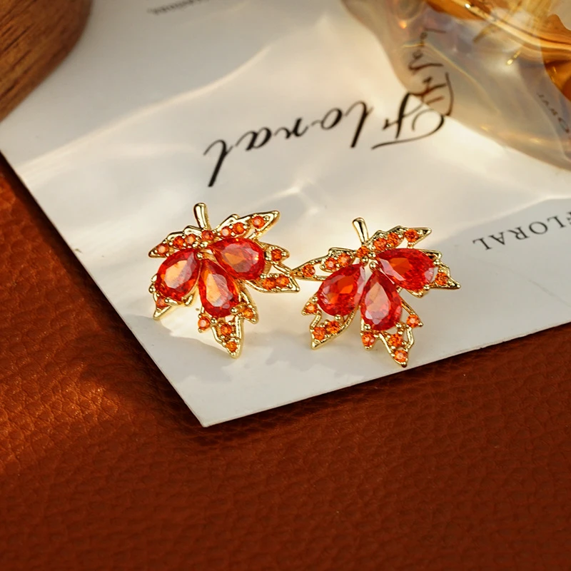 铜合金耳饰 红色时尚红枫叶密锆满镶简约气质小巧精致耳钉耳环耳