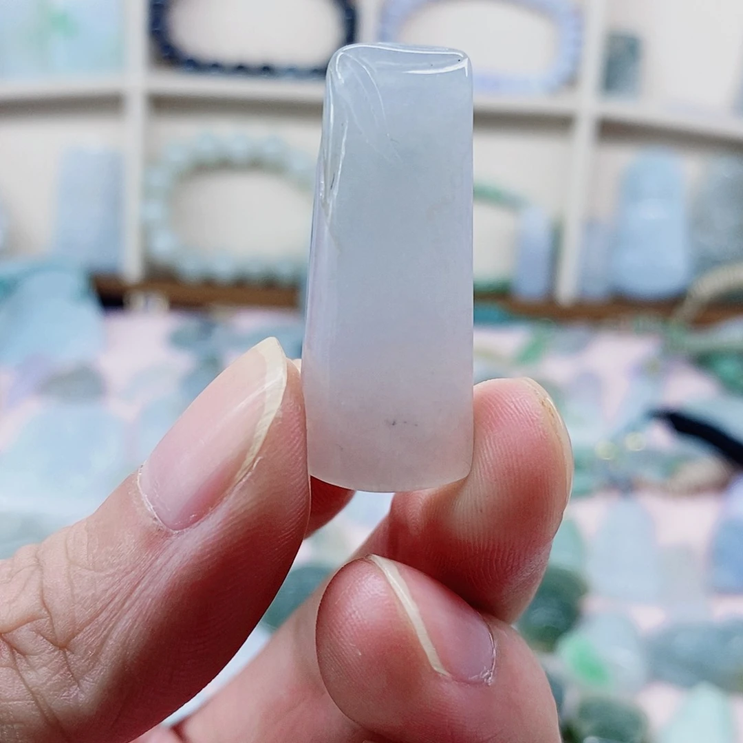 吊坠(不含链)未镶嵌翡翠微瑕