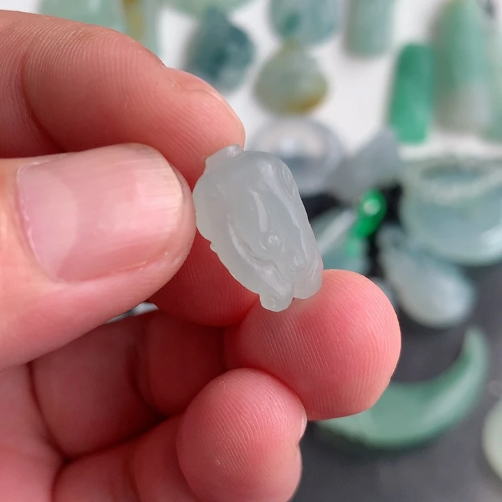 定制翡翠未镶嵌挂件