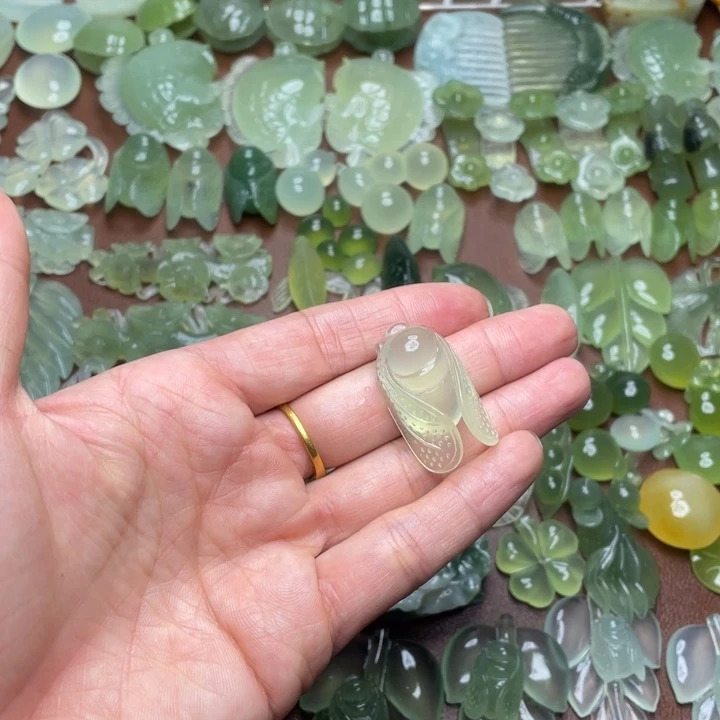 蛇纹石玉合金颈饰