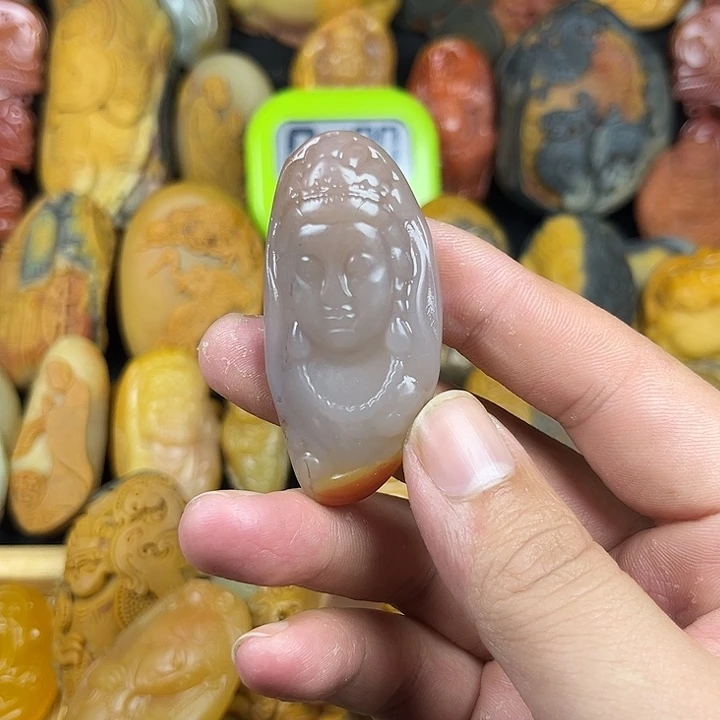 万***斯石英质玉未镶嵌颈饰