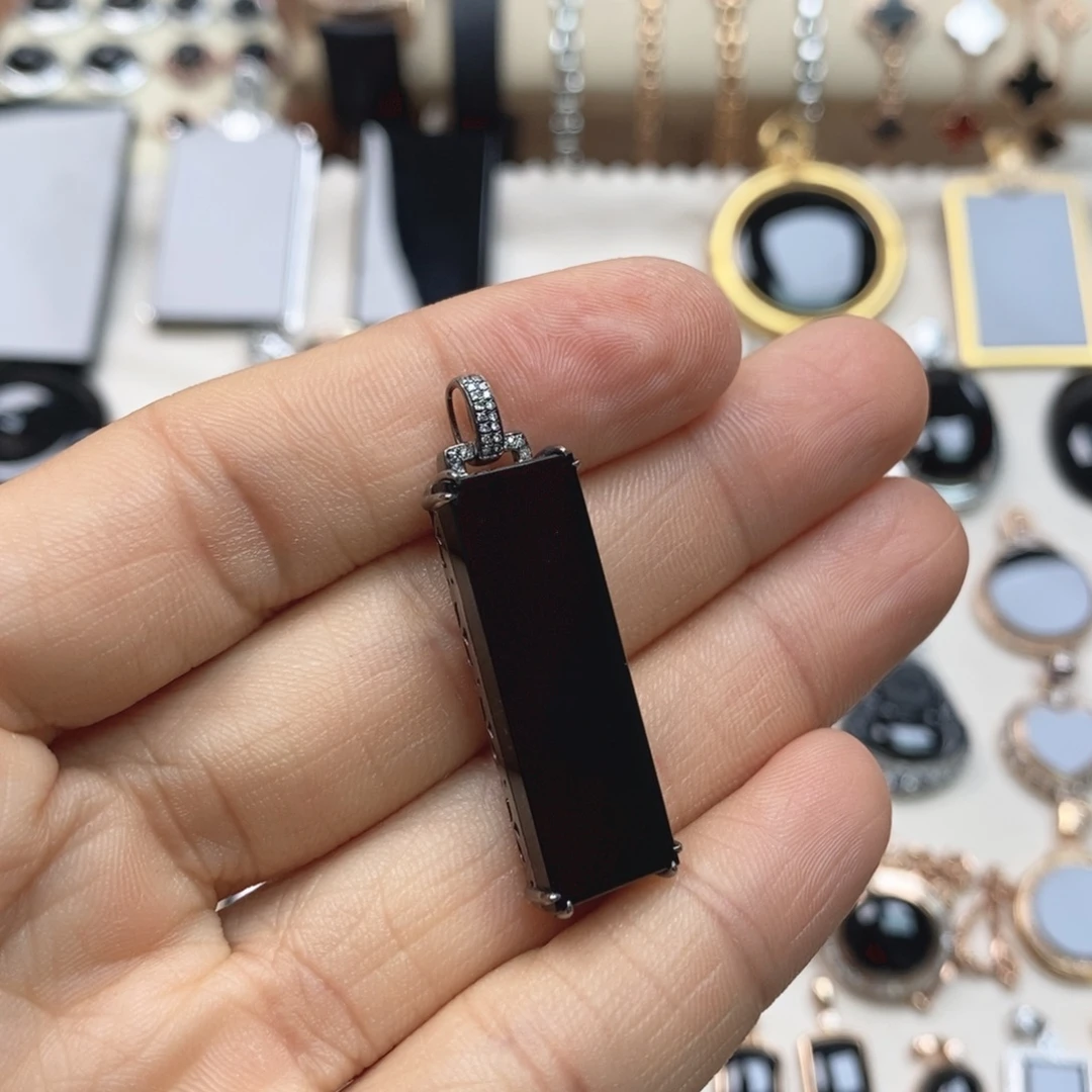 C***t翡翠18K金镶嵌颈饰