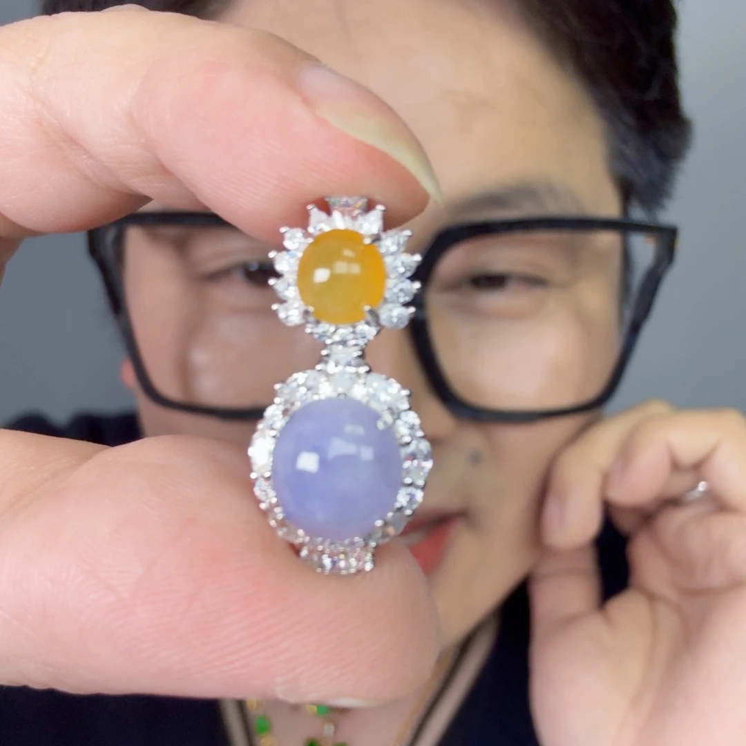 翡翠未镶嵌颈饰一件