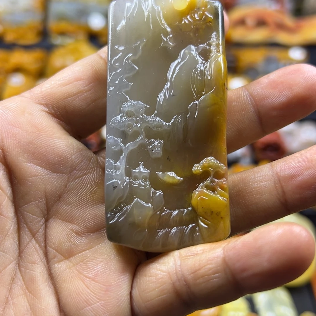 石英质玉（黄龙玉）未镶嵌颈饰