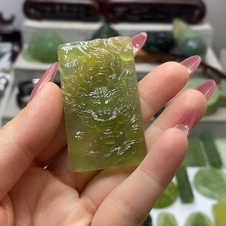 蛇纹石玉未镶嵌挂件