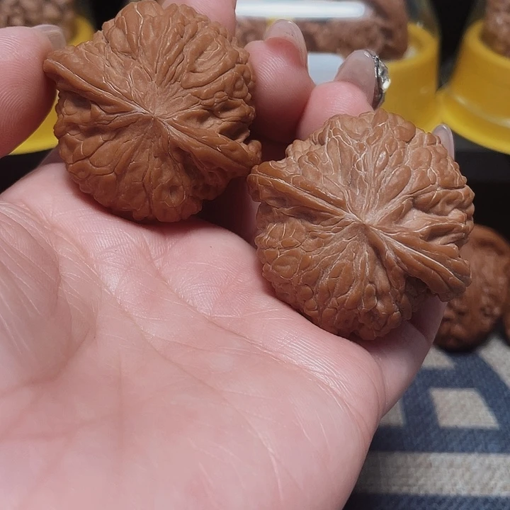 文玩核桃把件山****牧磨盘43