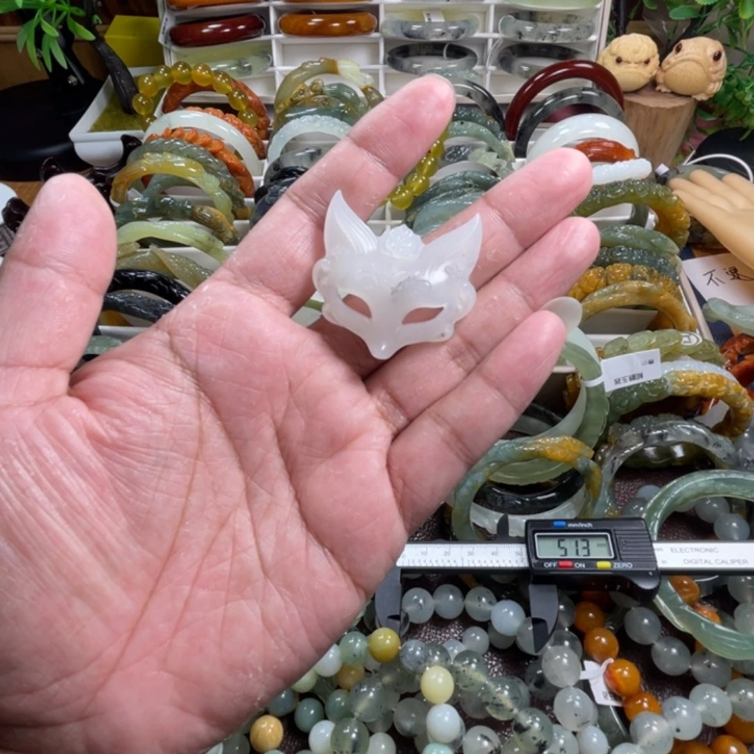 未镶嵌蛇纹石玉颈饰