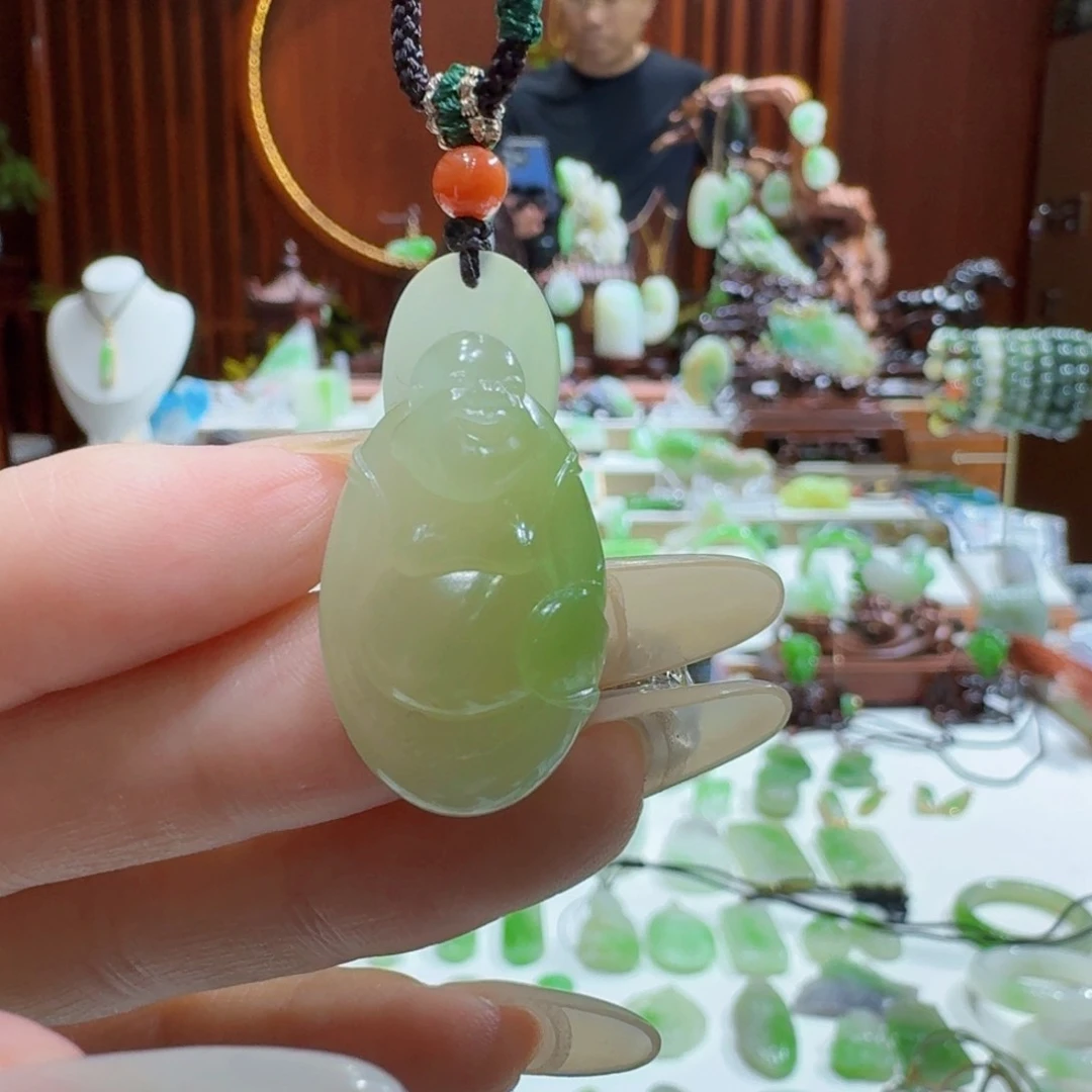 和田玉（翠青玉）未镶嵌挂件冰底佛