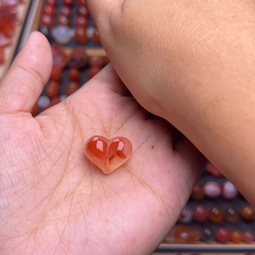 金***心南红玛瑙未镶嵌珠宝奇石