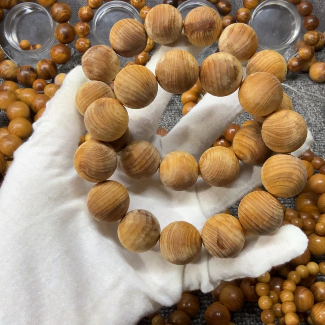 用***5柏木（崖柏）1.8崖柏毛珠两条