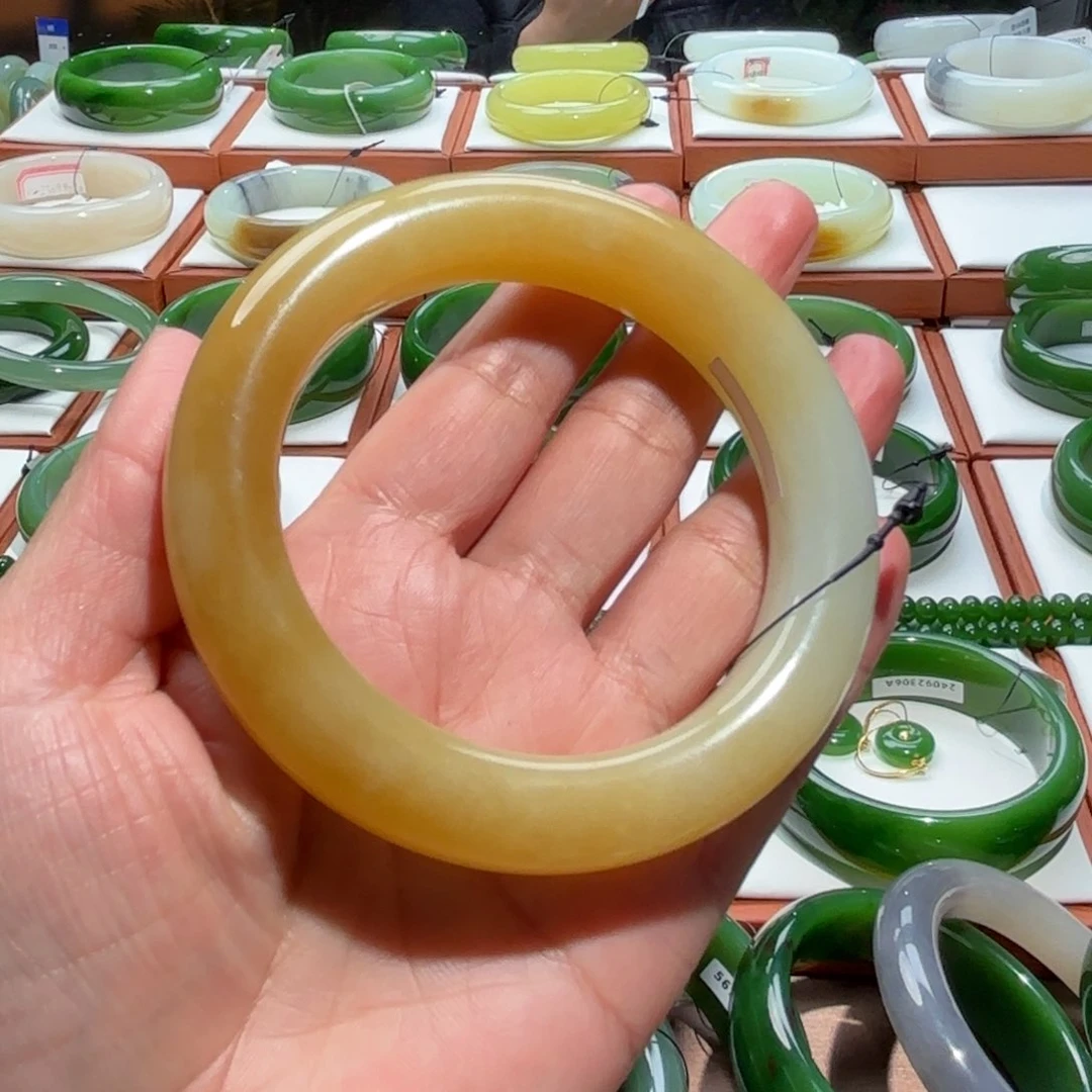 和田玉手镯未镶嵌