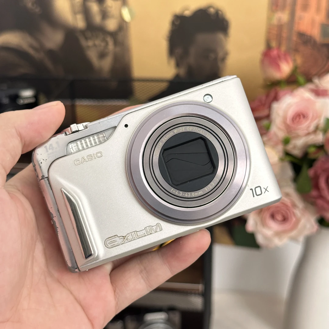 9新 Casio/卡西欧 卡西欧H15 小长焦相机 屏微微暗角