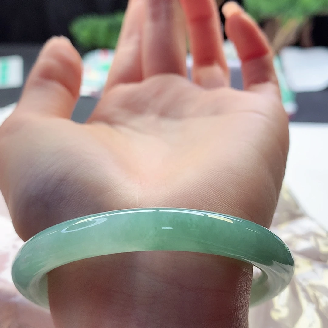 翡翠手镯未镶嵌天然翡翠54-55美人条果绿