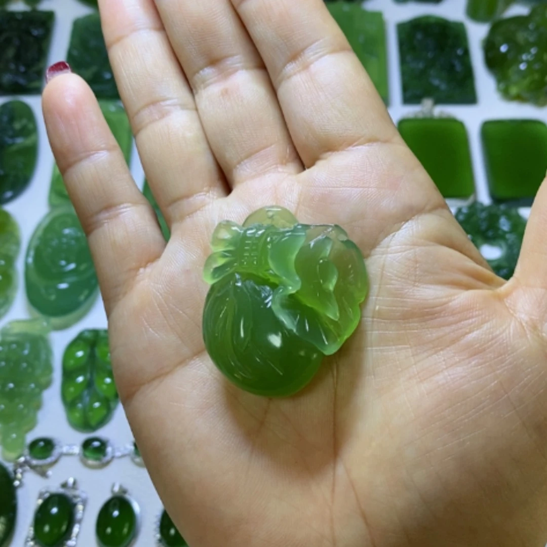 【闪购商品】蛇纹石玉颈饰未镶嵌明*